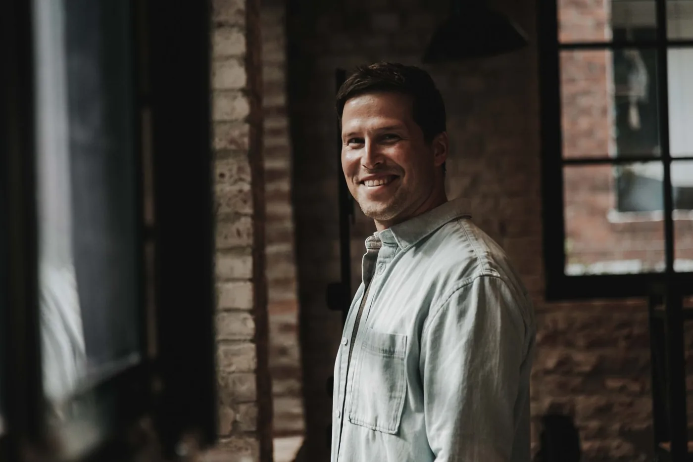 Patrick Großmann im Loft, lächelnd